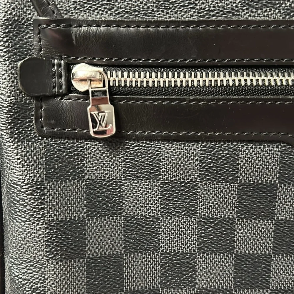 Authentic Louis Vuitton Damier Graphite Shoulder Bag MM Messenger bag